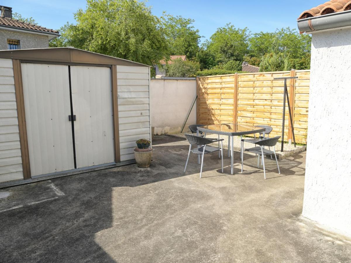 T2 - 28M2 Avec Cour Et Stationnement, Wifi Et Linge Fournis Apartment Angouleme Luaran gambar