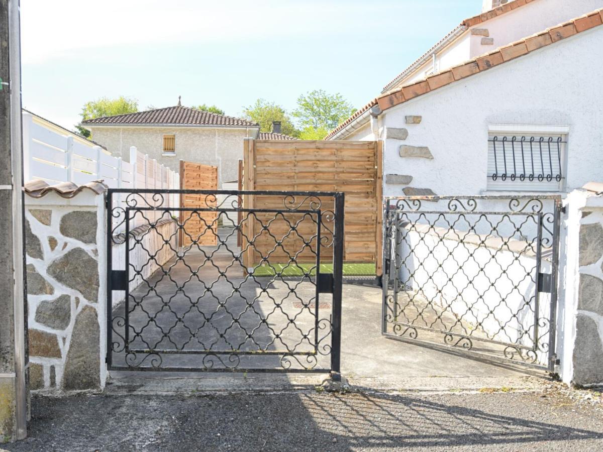 T2 - 28M2 Avec Cour Et Stationnement, Wifi Et Linge Fournis Apartment Angouleme Luaran gambar