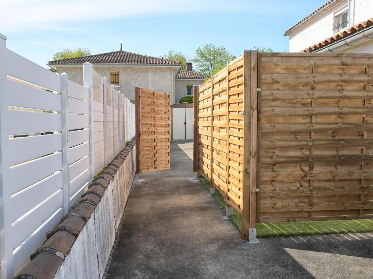 T2 - 28M2 Avec Cour Et Stationnement, Wifi Et Linge Fournis Apartment Angouleme Luaran gambar
