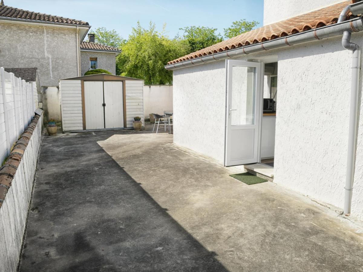T2 - 28M2 Avec Cour Et Stationnement, Wifi Et Linge Fournis Apartment Angouleme Luaran gambar